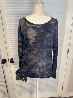 lululemon athletica Navy and Taupe Tie-Dye Long Sleeve Side-Knot Top 0926
